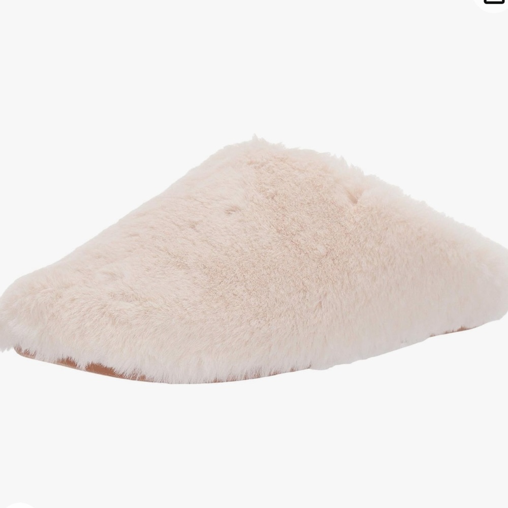 FitFlop NWT Furry faux fur Mink Ivory slippers size 8. New, unworn, in box.